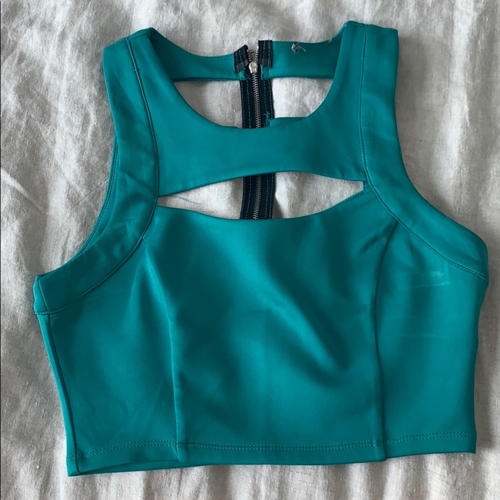 Adorable teal crop top 💙